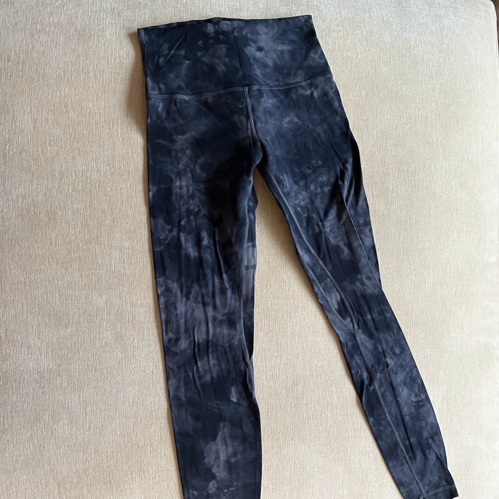 lululemon Align High-Rise Pant 28"
Diamond Dye Pitch Grey Graphite Grey
Size 6